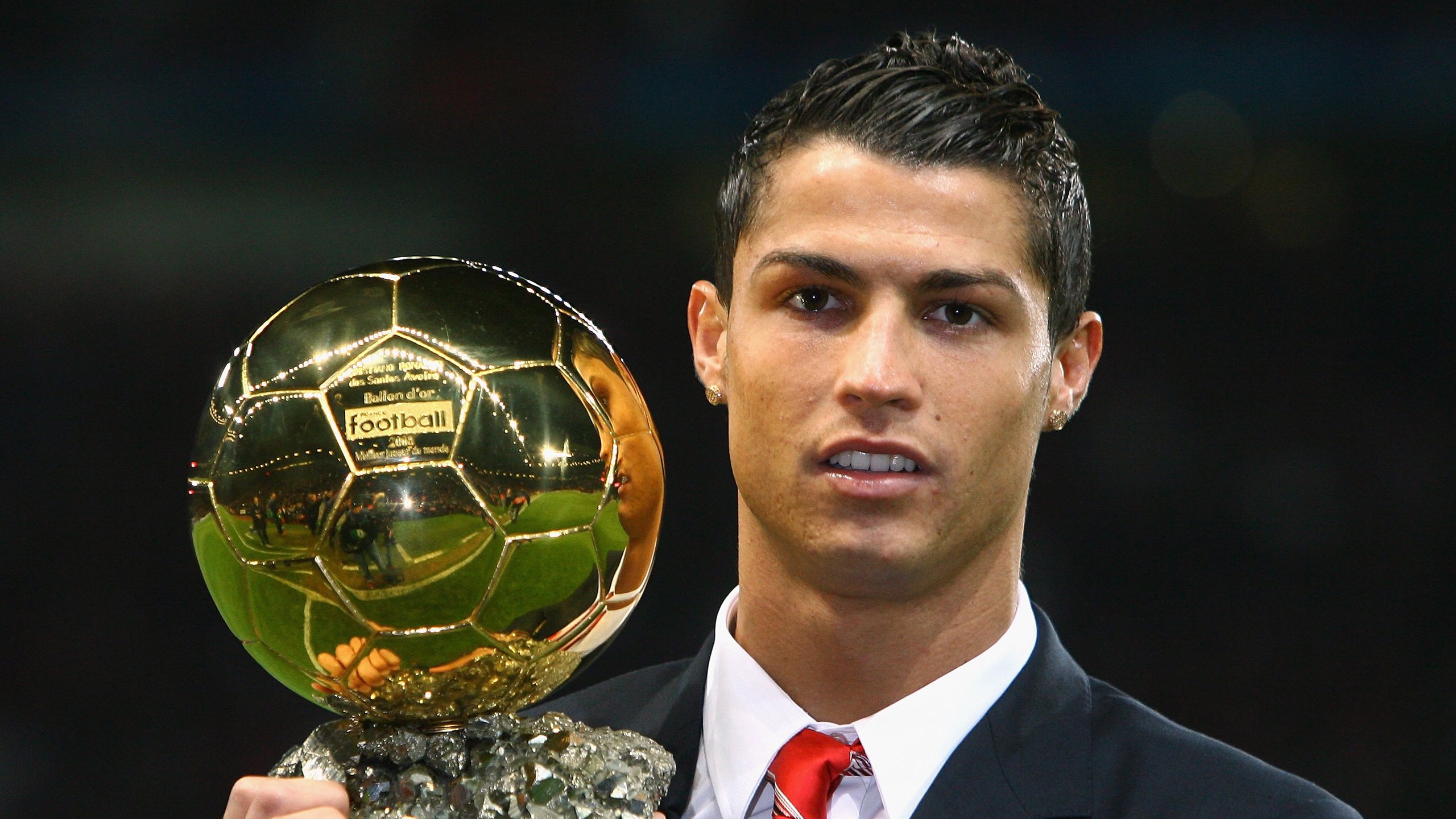 kering.com-争议：阿莫林当选英超10月最佳主帅，英超十大巨星